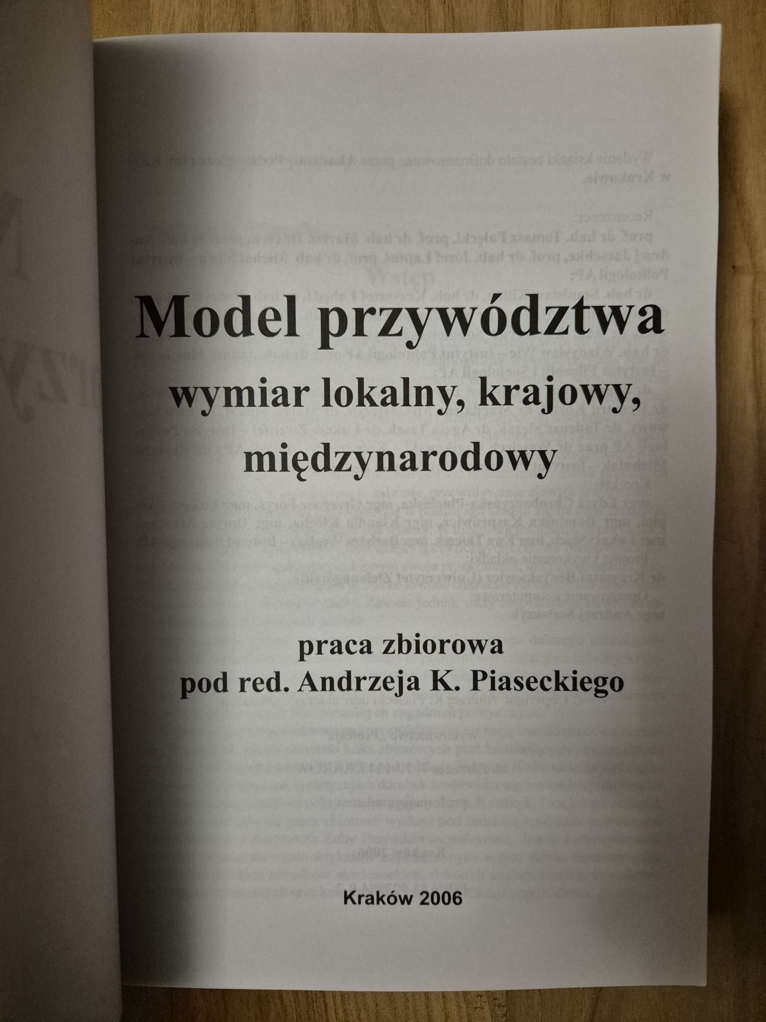 Samorząd i wspólnoty lokalne Menadżer i polityk Model Piasecki