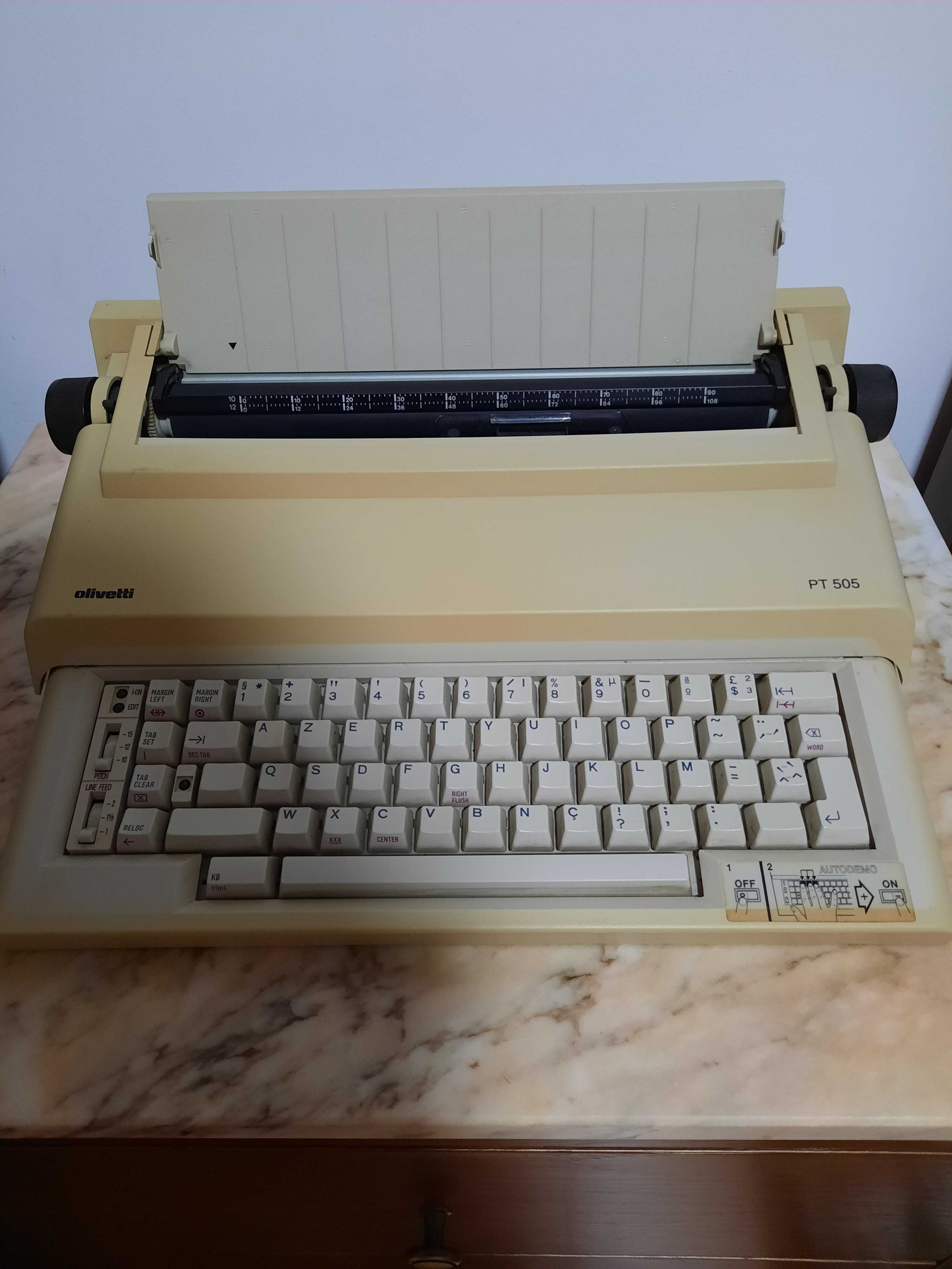 Máquina de escrever Olivetti PT505