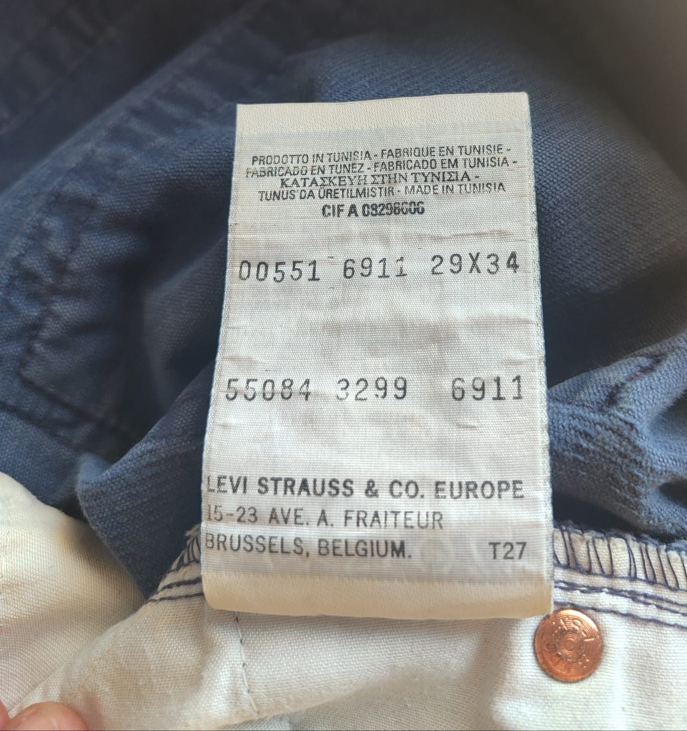 Calças Levi's de bombazine azul

- Tamanho L

Os portes são a cargo do