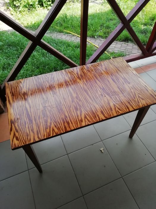 Стол для гостиной