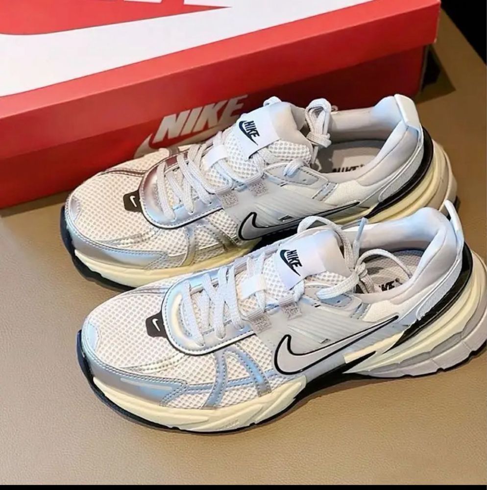 Кросівки Nike V2K