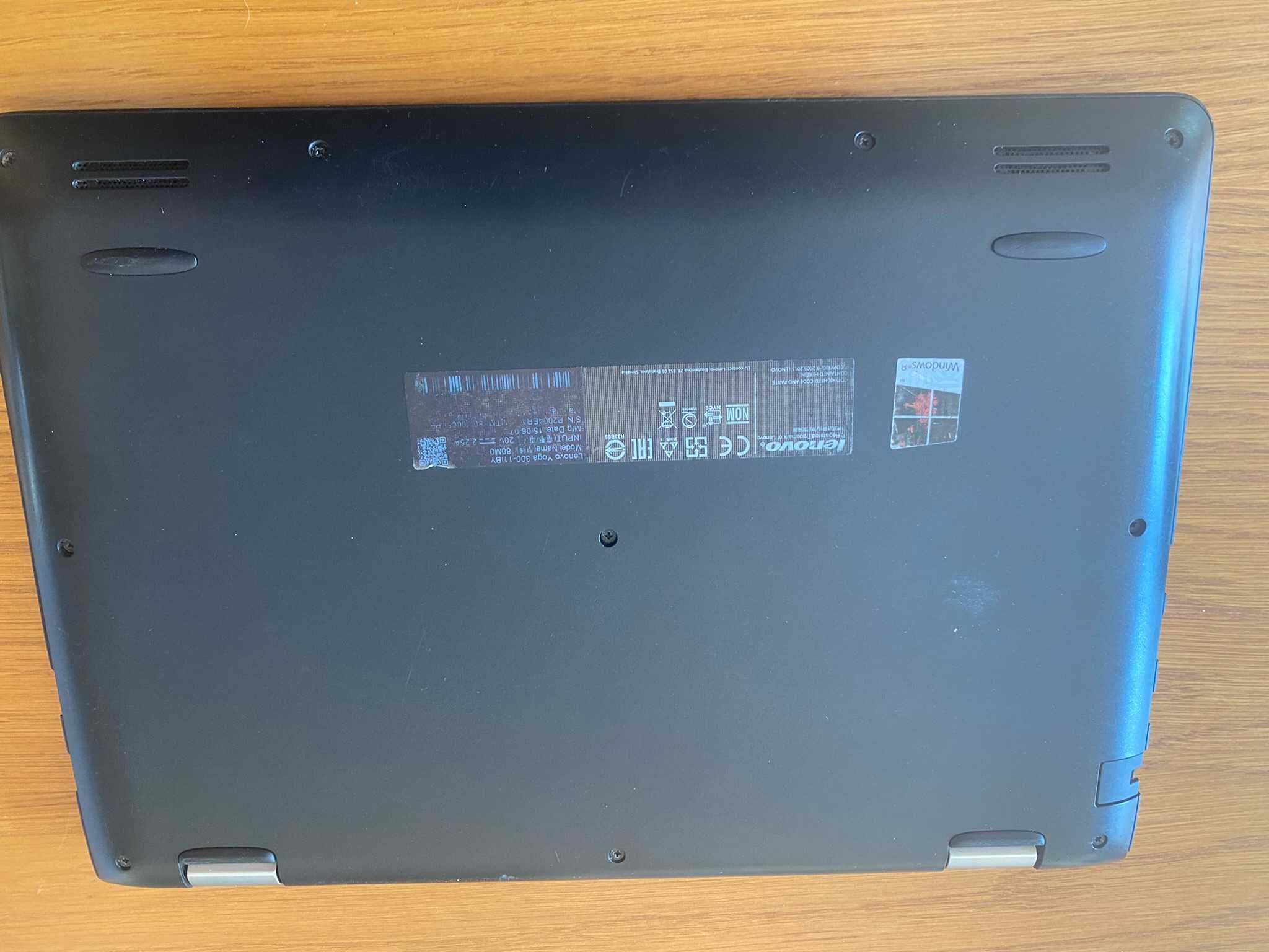 Laptop Lenovo Yoga 300A z zasilaczem i stacją dokującą