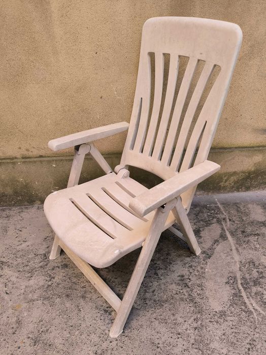 Cadeira de jardim usada