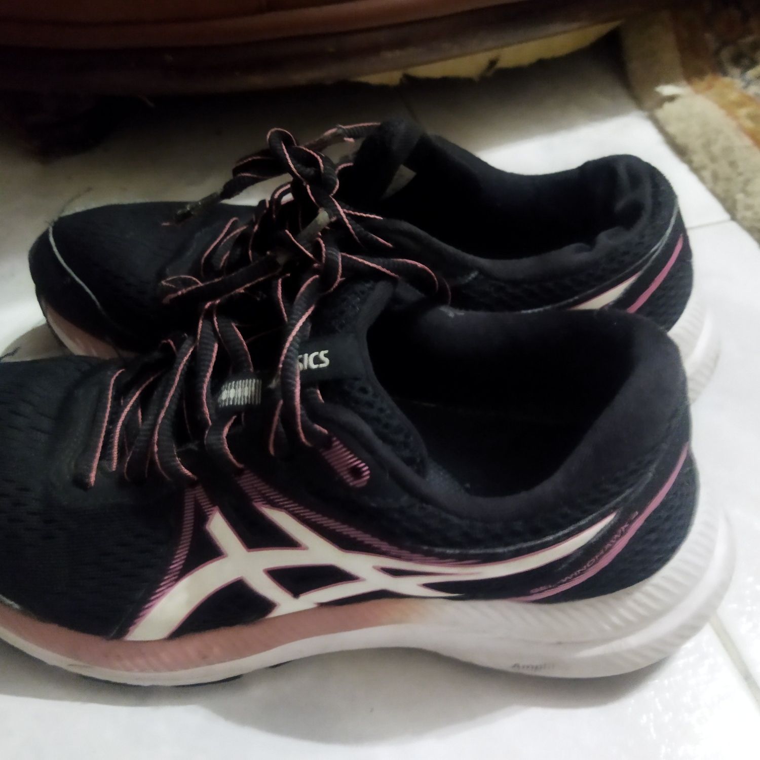 Sapatilhas Asics em bom estado