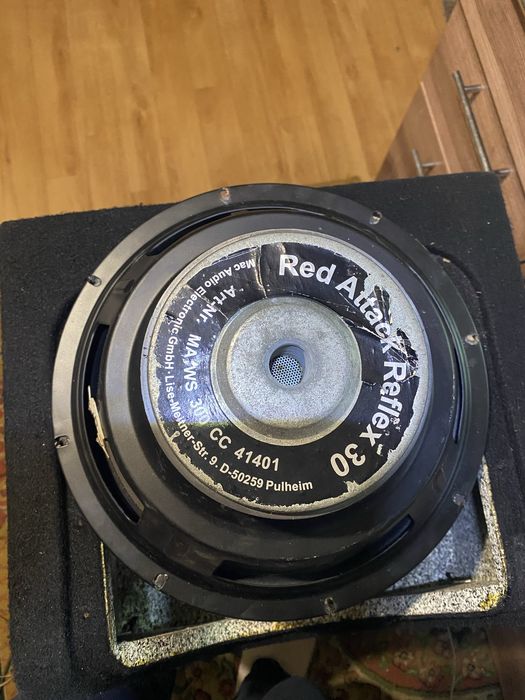 Продам сабвуфер с усилителем