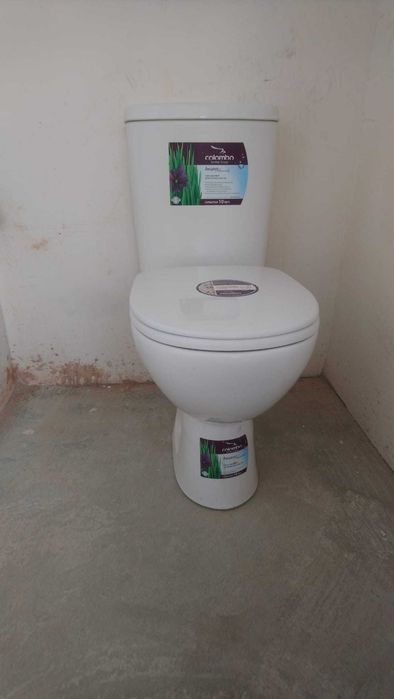 Унітаз новий, білий