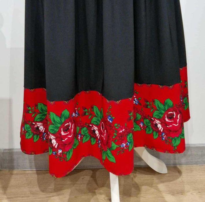 Spódnica czarna z kwiatami 3XL(46)