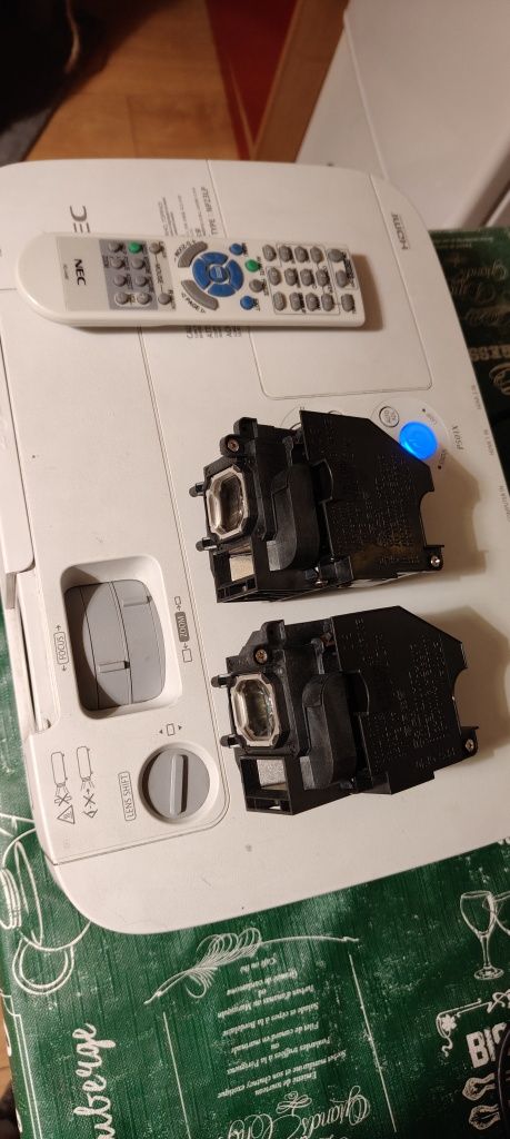 Projektor NEC P501X