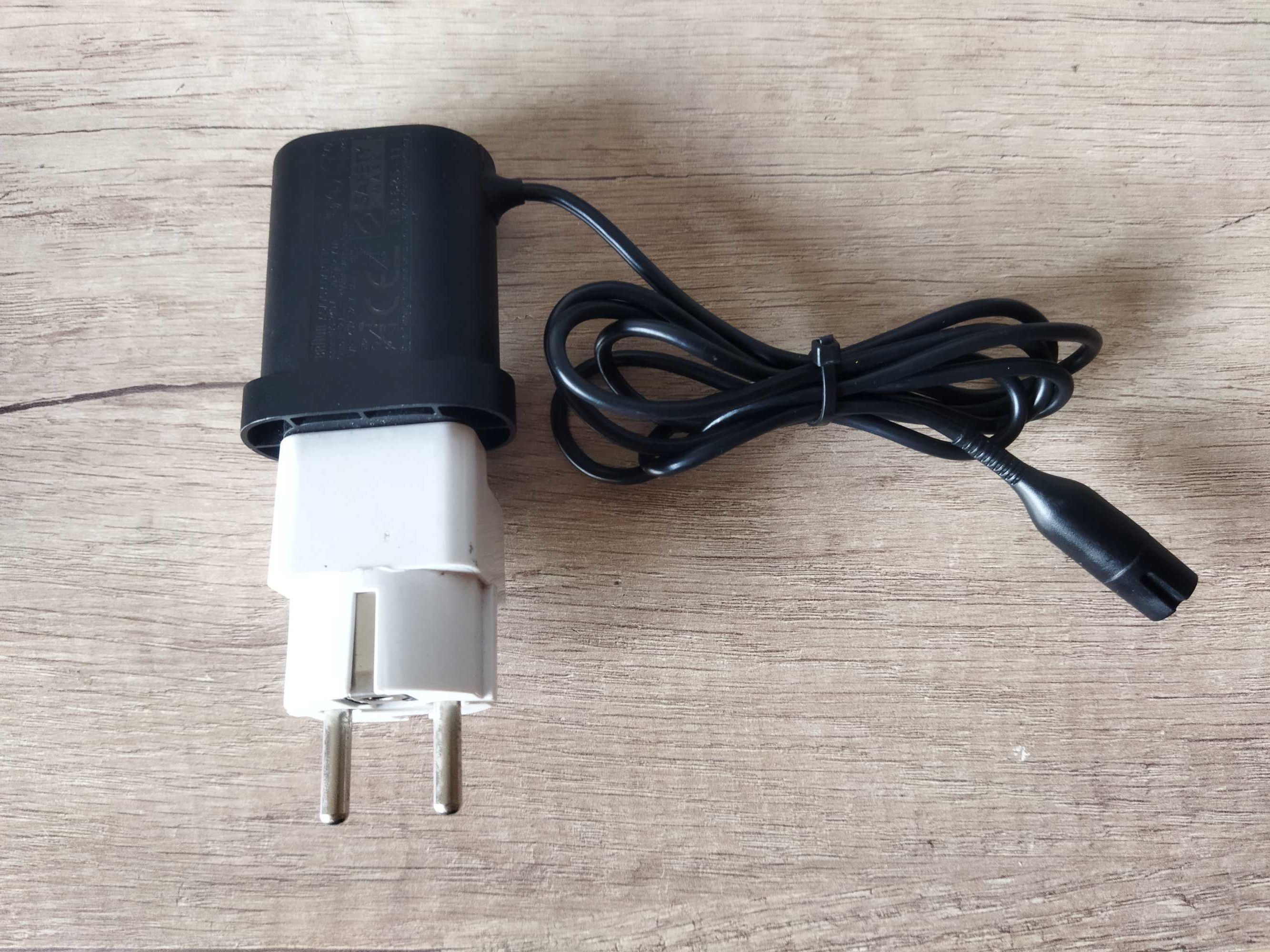 Зарядное устройство бритвы Braun 12V.