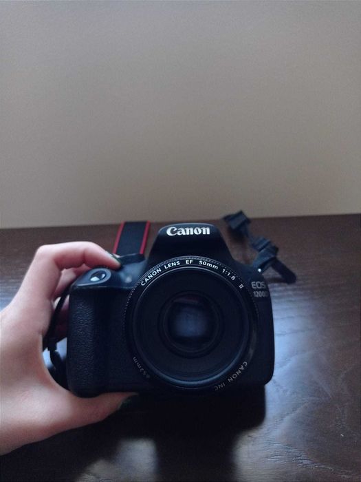 Máquina Reflex Canon EOS 1200D + 2 Objetivas Canon