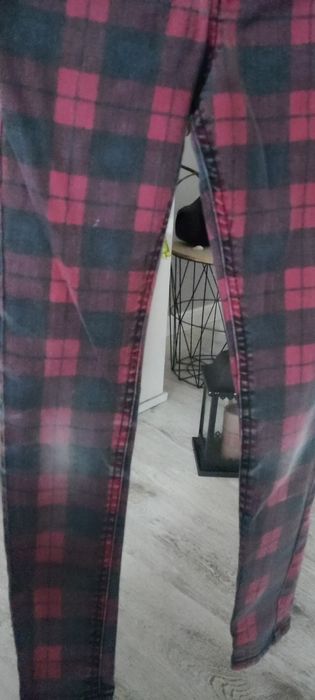 Spodnie Reserved krata, rozmiar 140.