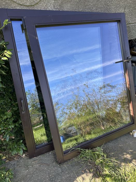 Skrzydła okienne z klamką i zawiasem 2 szt