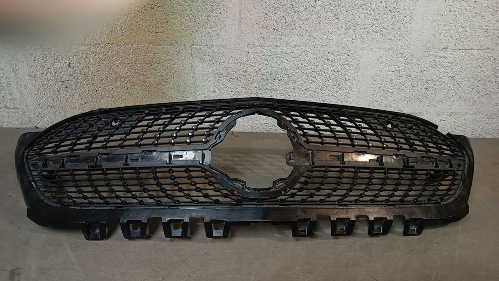 Vendo grelha de frente do Mercedes A class W 177 AMG ano 2017/19