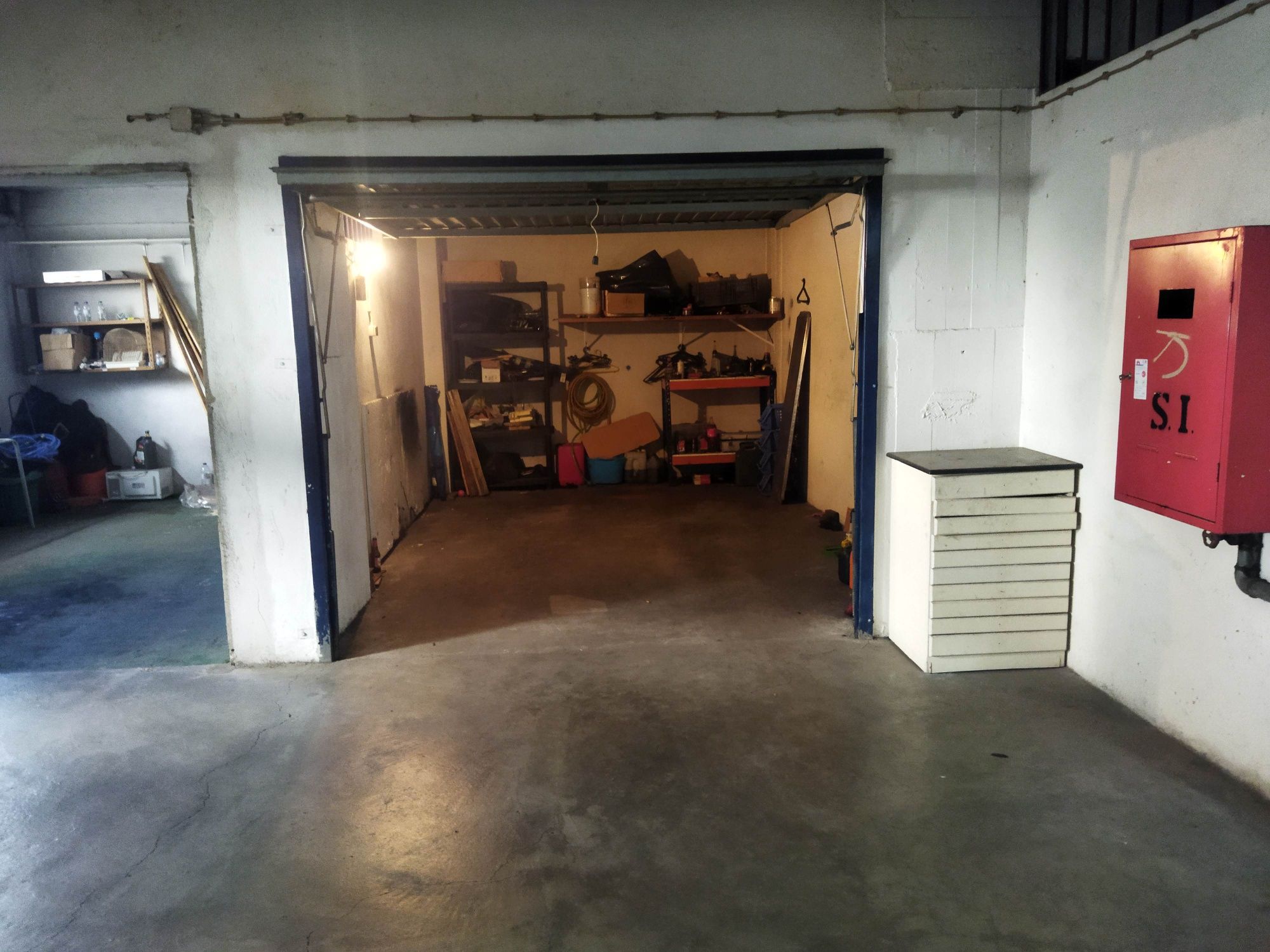 Garagem box, parqueamento, arrecadação, armazém, Alverca
