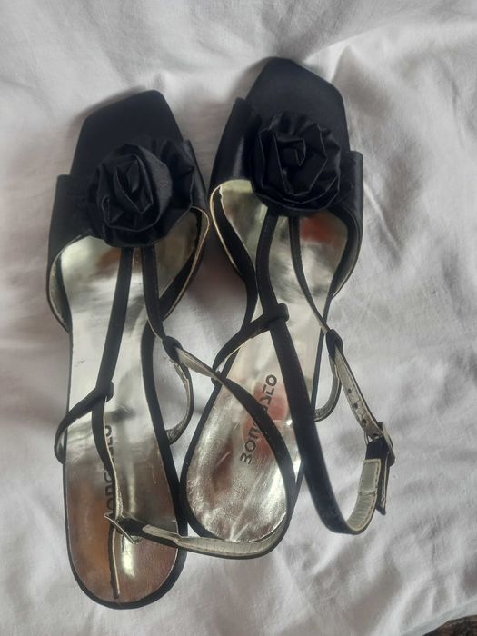 Sandálias nº40, NOVAS