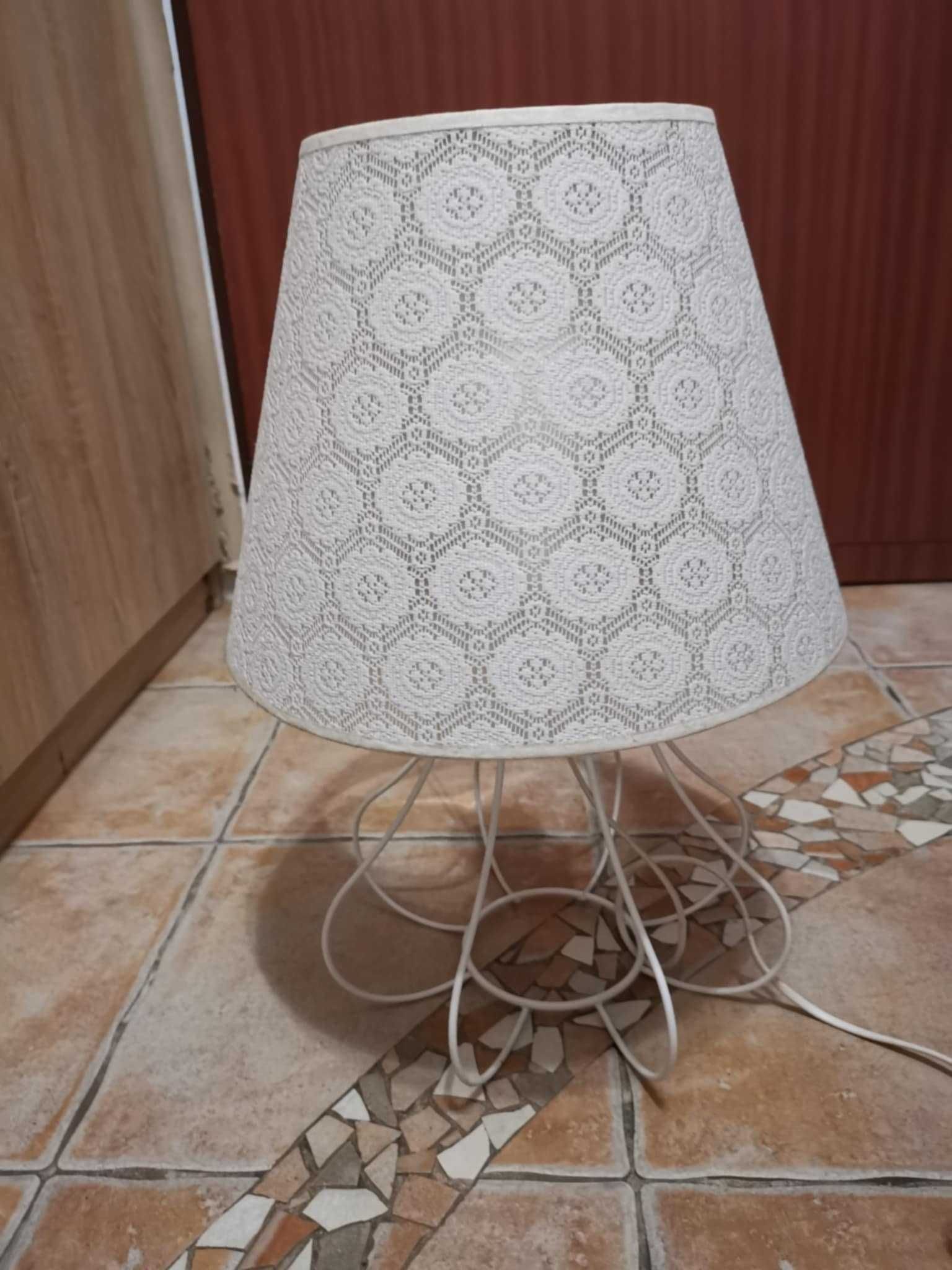 Śliczna lampka nocna z koronkowym abażurem wys. 51 śr. 35 cm STAN BDB