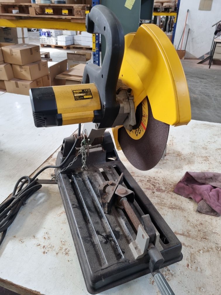 Serra Circular Black Decker nova DW875