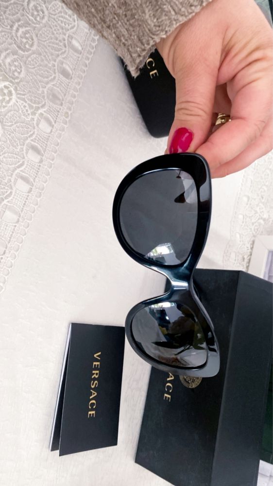 Okulary przeciwsłoneczne Versace czarne ze złotym