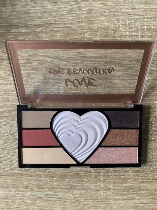 Love the Revolution Makeup Revolution paleta cieni do powiek