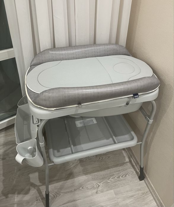 Пеленальний столик з ванночкою Chicco
