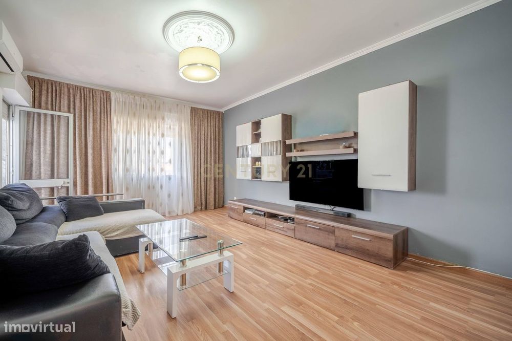 Apartamento em Quarteira Renovado e Luminoso T3 - a 400m da Praia