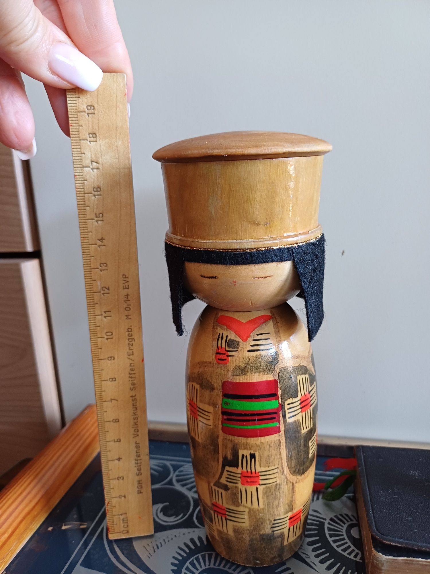 Kokeshi laleczka figurka drewniana vintage puzderko na drobiazgi