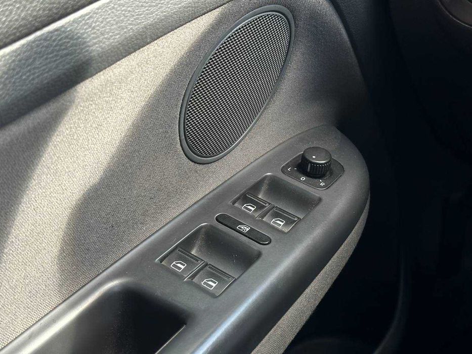В продажі Volkswagen Golf Plus 2006 року випуску.