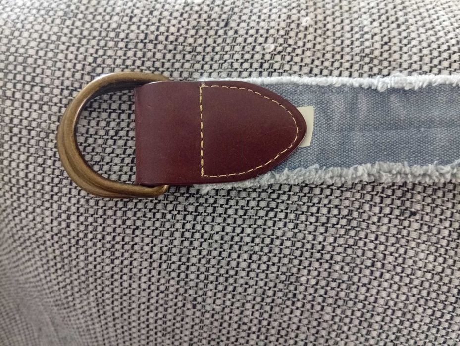 Cinto em tecido, tipo ganga com apontamentos em couro castanho