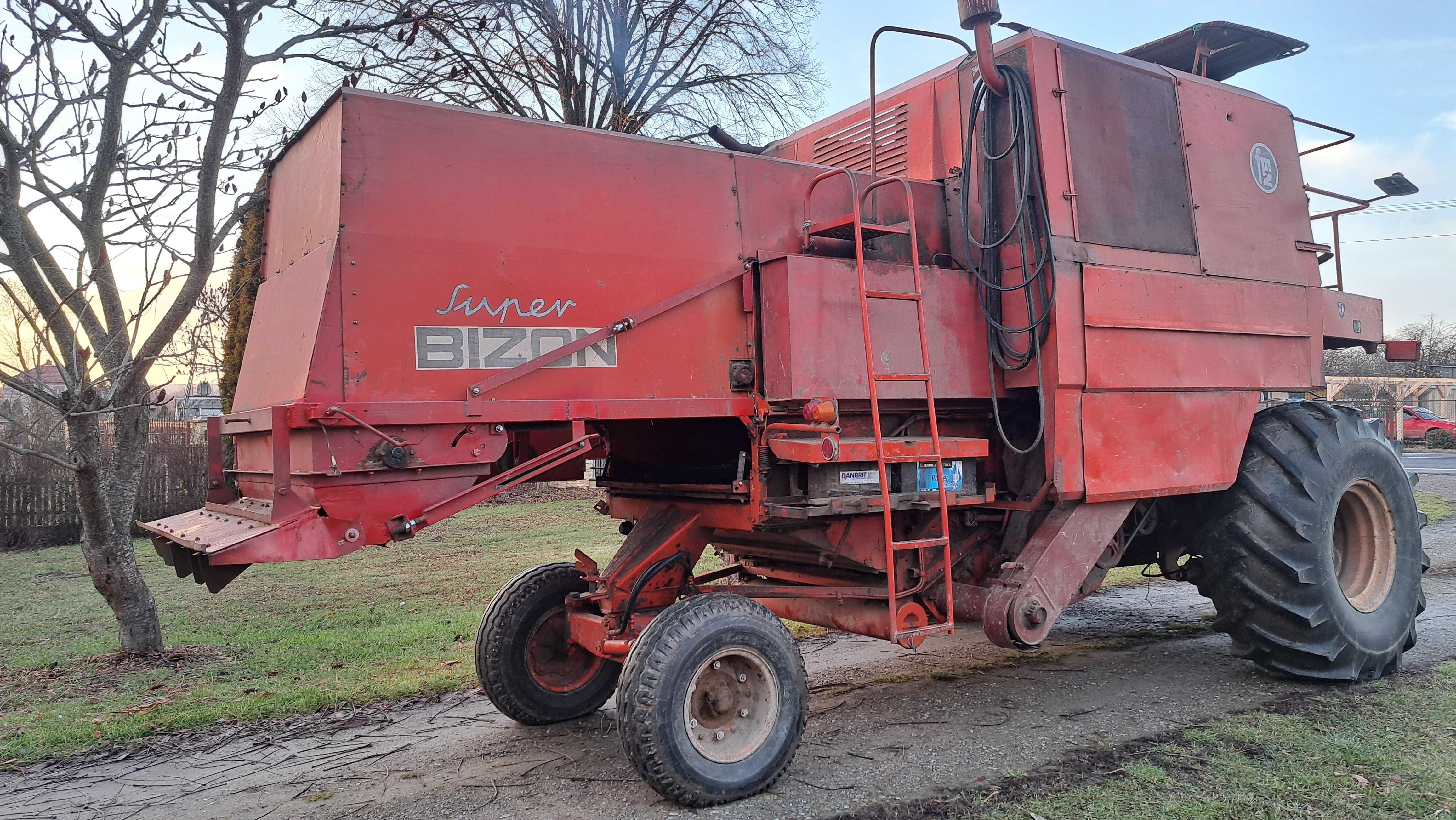 Kombajn Bizon Z056
