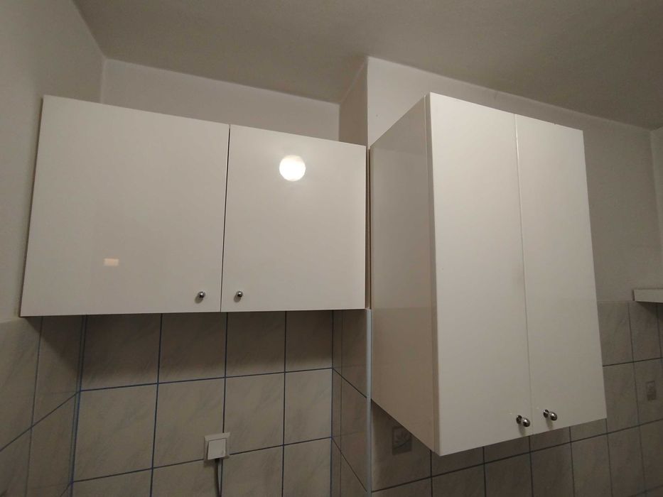 Dwie szafki łazienkowe