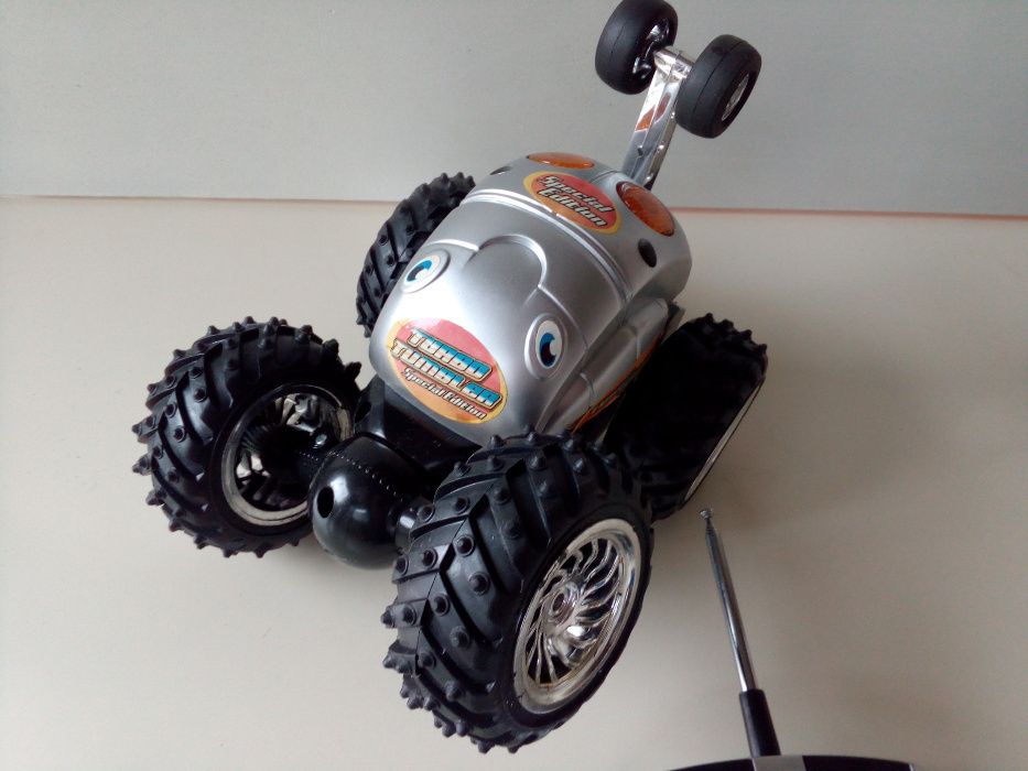 Veículo TT telecomandado (esc.1/18)