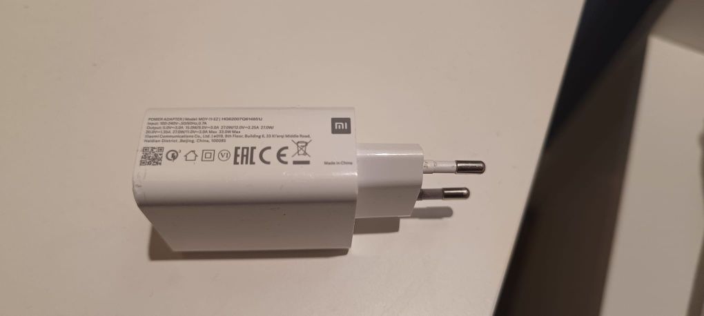 Sprzedam oryginalną ładowarkę (samą kostkę) do telefonu Xiaomi.