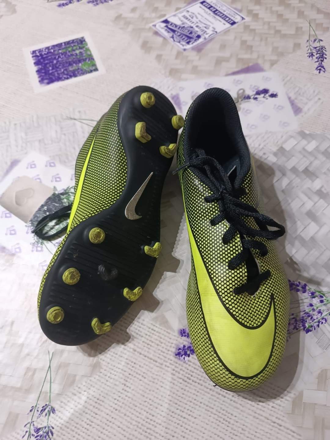 Chuteiras Nike, tamanho 37,5