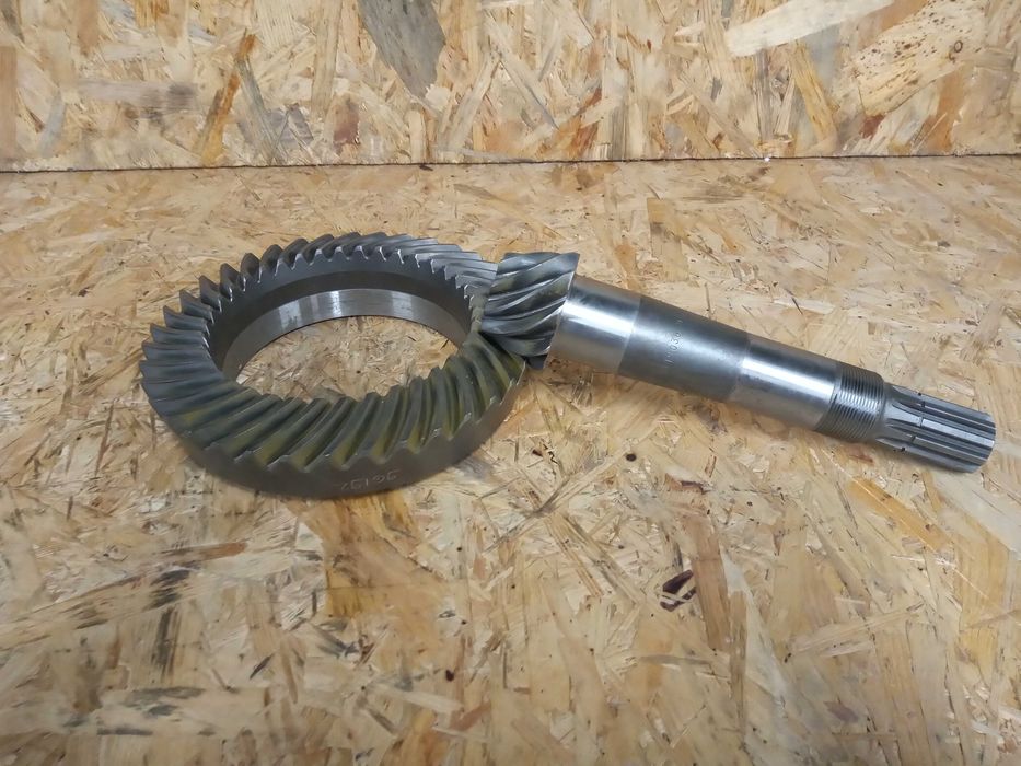 Koło talerzowe z wałkiem atak przedniego napędu 9x38 New Holland Fiat