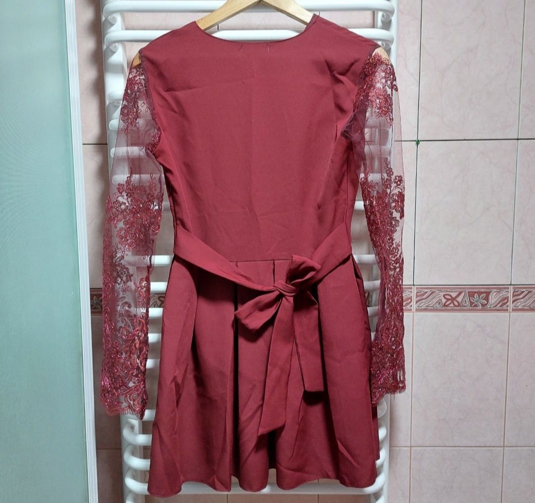Сукня жіноча бордового кольору