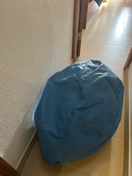 Puff em formato pera , na cor azul