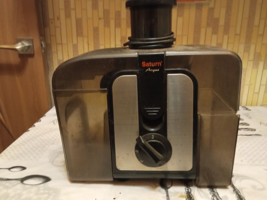 Соковыжималка электрическая "Saturn" ST-FP8057 (400Вт.).