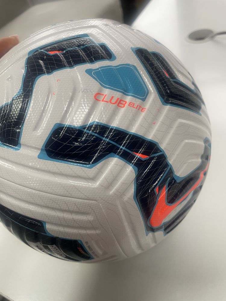М’яч футбольний Nike Club Elite FZ2986-100, розмір 5