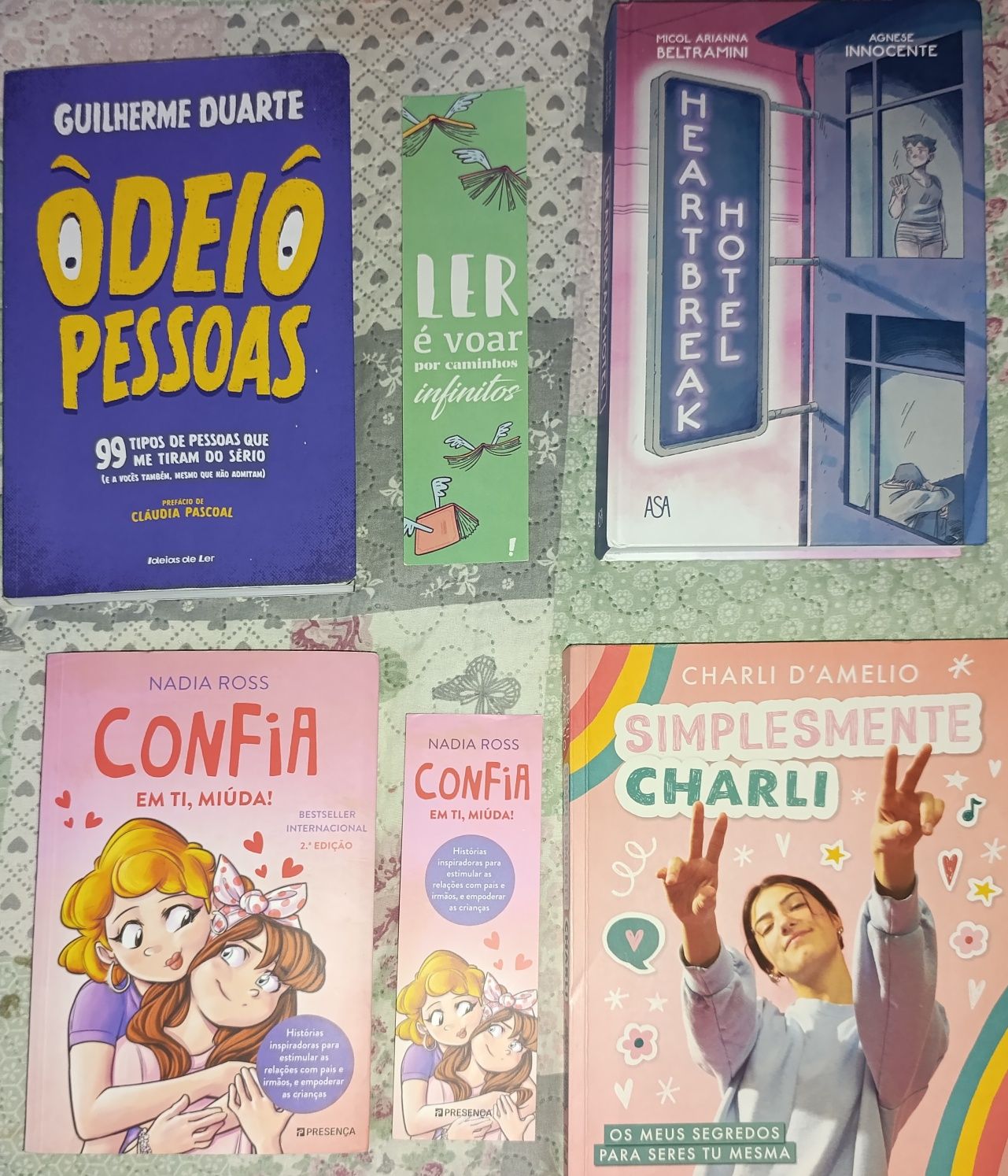 Livros variados (com marcador de livros incluidos em dois livros)
