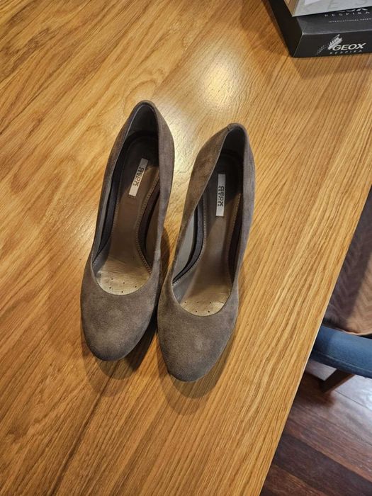 czółenka zamszowe damskie_szare_Geox