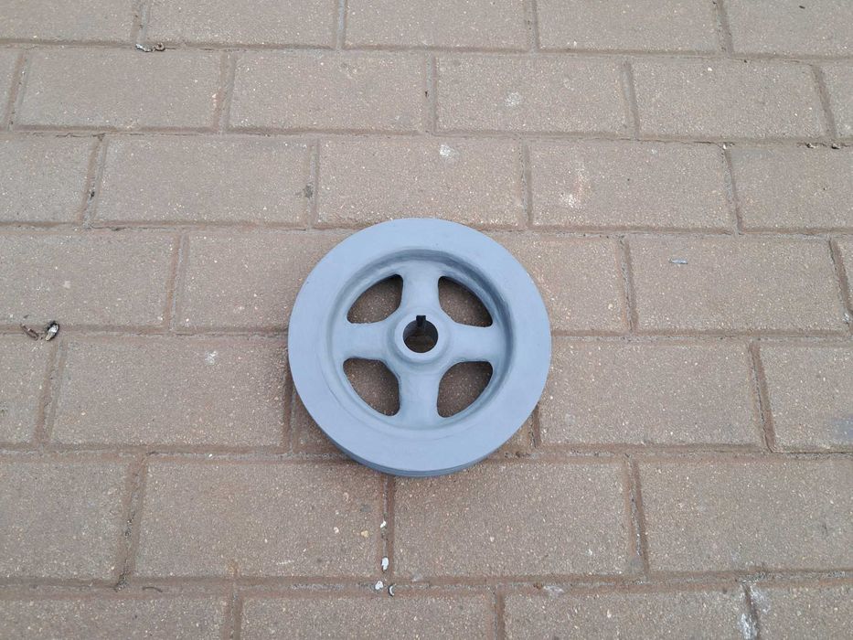 Koło pasowe, szajba otwór fi 28mm, średnica koła 20,5cm. Wysyłka