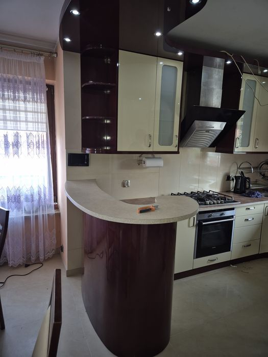 Szafki kuchenne lakierowane i półokrągłe