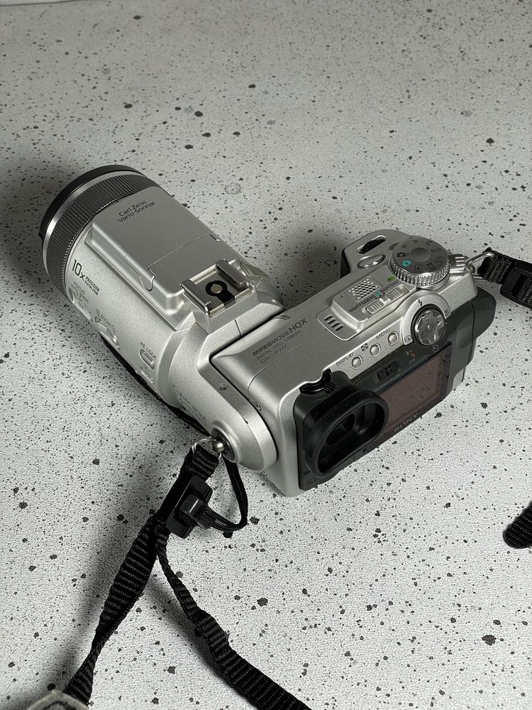 Вживаний - Sony F717 - вінтажна цифрова камера/гарний стан