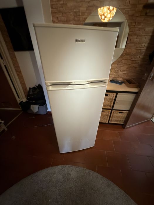 Refeigerador Select com algumas marcas deu so mas totalmente fincional