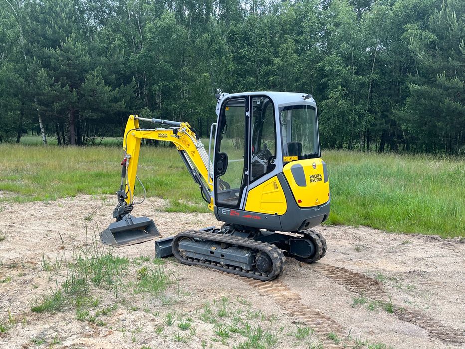 Usługi minikoparką, roboty ziemne, transport - 20 lat doświadczenia.