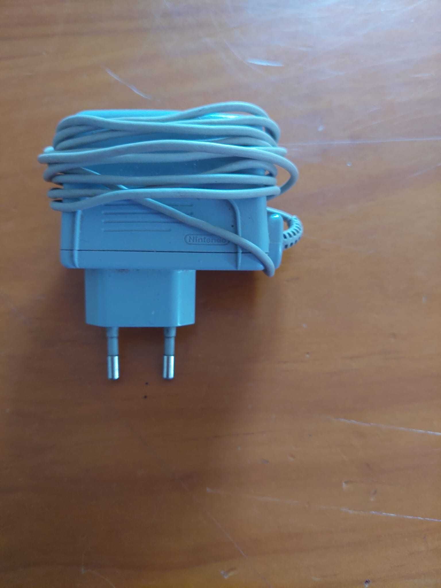 Vendo Nintendo 2DS com dois jogos