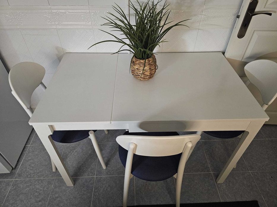 Mesa de Cozinha + 3 Cadeiras