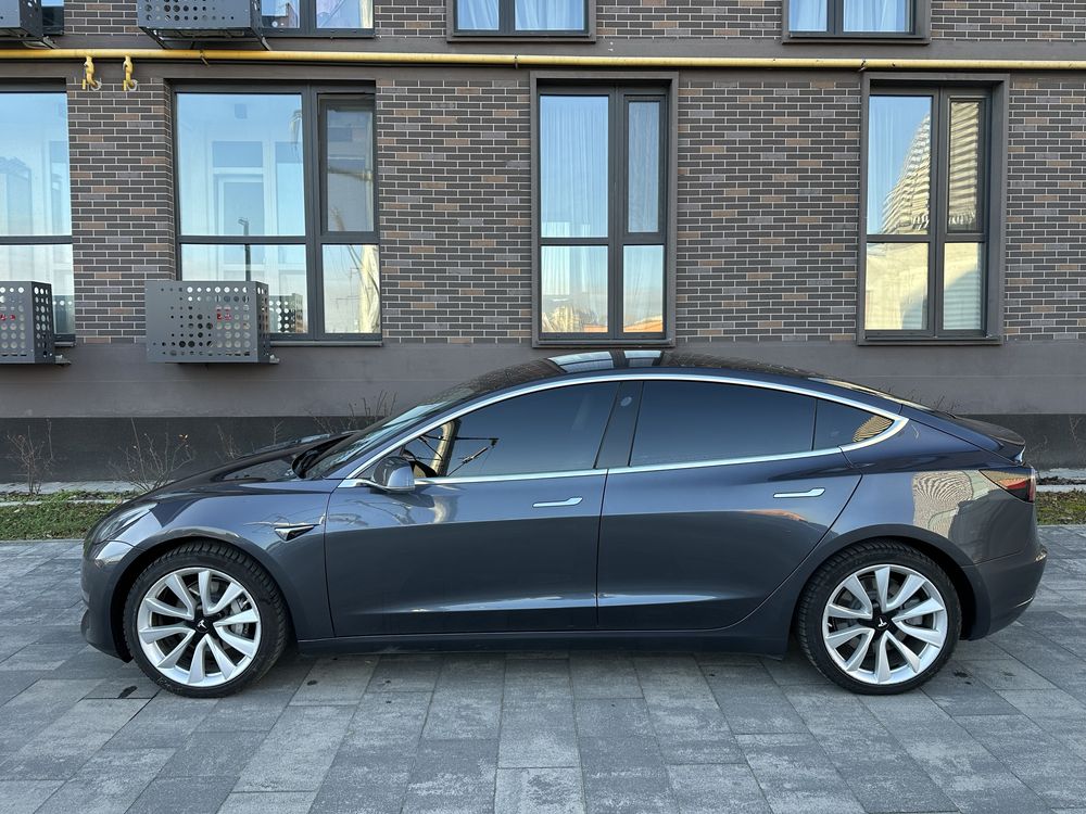 Оренда Tesla Model 3 Long Range з ліцензією під таксі