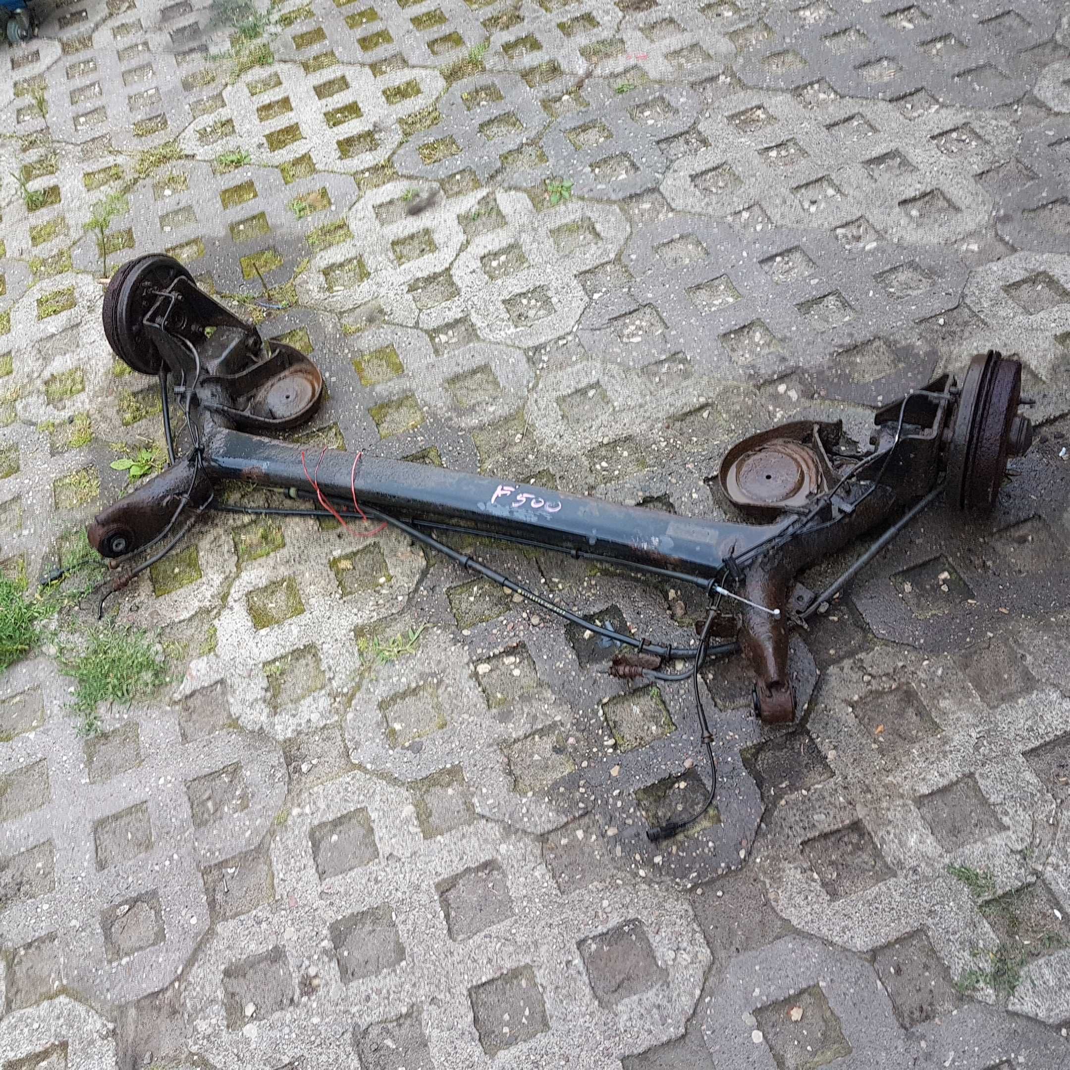 uchwyt ucho wspornik mocowania z belki tylnej fiat 500 ford ka panda
