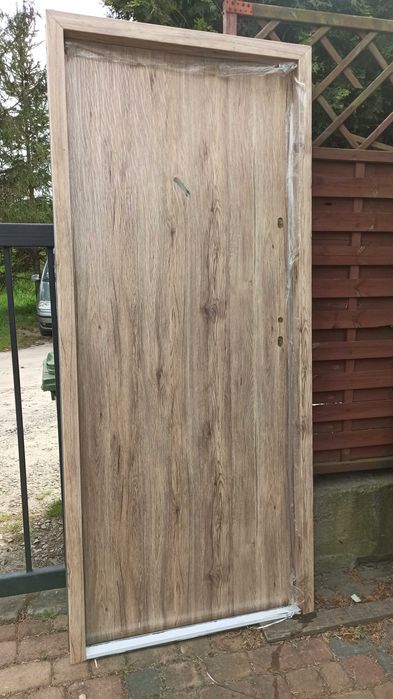 Nowe drzwi z futryną metalowe zewnętrzne prawe lewe 90-tki Montaż
